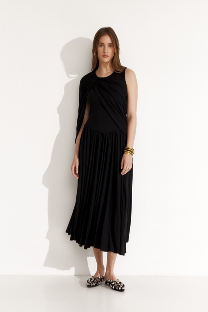 Elegant Black Dress With Back Cut-Out