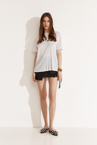 White Top With Buttons On The Back - PNK Casual