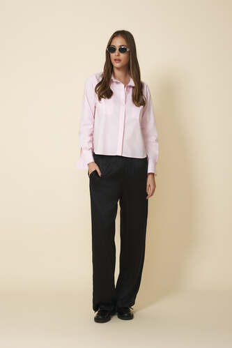 RoseLoose-Fit Shirt With A Classic Collar And Long Sleeves - PNK Casual